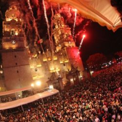 Silvano Aureoles da su Primer Grito de Independencia