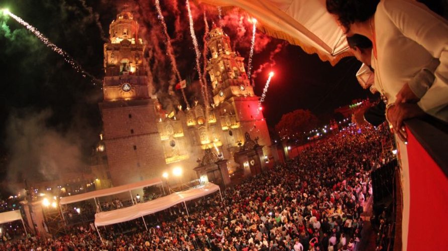Silvano Aureoles da su Primer Grito de Independencia