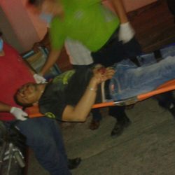 Motociclistas arrollados por un automotor.