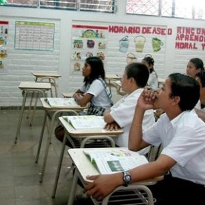 Padres de familia y maestros acuerdan regreso a las aulas y no más paros, en Coalcomán
