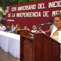Con acto y desfile, ayuntamiento de Apatzingán conmemora la independencia