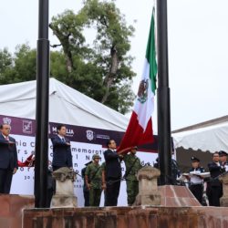 Encabeza Gobernador izamiento de Bandera Nacional en Morelia.