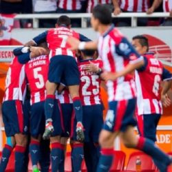 Con par de golazos, uno de Carlos Cisneros y otro de Isaac Brizuela, Guadalajara derrota a Chiapas y ya es tercero del Apertura 2016