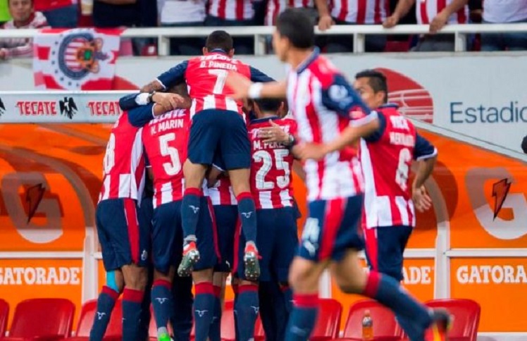 Con par de golazos, uno de Carlos Cisneros y otro de Isaac Brizuela, Guadalajara derrota a Chiapas y ya es tercero del Apertura 2016