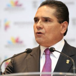 Gobernador garantiza la educación superior a jóvenes.