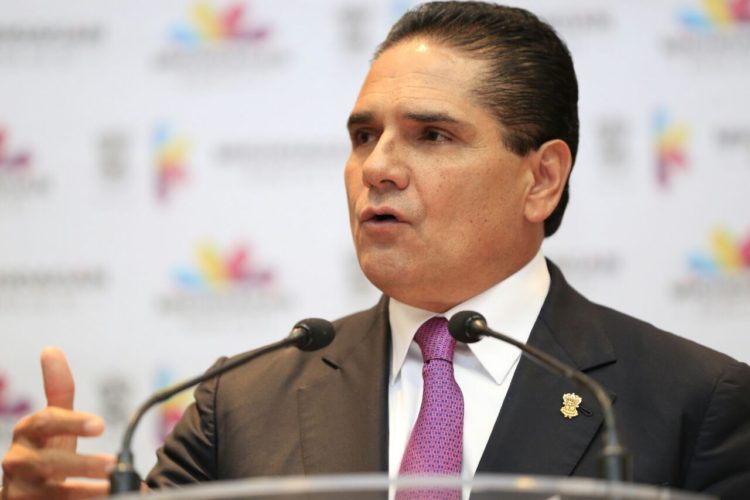 Gobernador garantiza la educación superior a jóvenes.