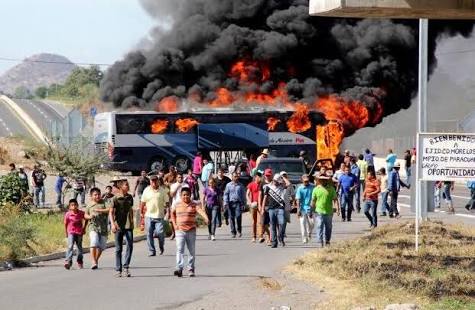 Suspenden corridas diez líneas de autobuses en Michoacán por hechos violentos.