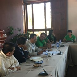 Levantan plantón en oficinas del estado