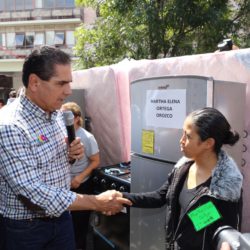 Entrega Gobernador apoyos y enseres domésticos a damnificados de Uruapan