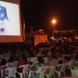 Habitantes de Pinzándaro, Buenavista, disfrutaron Cine bajo las estrellas