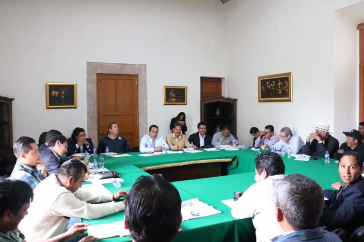 Revisa Adrián López avances de obras y acciones de comunidades indígenas.