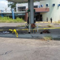 Decapitan y abandonan dos cuerpos en gasolinera