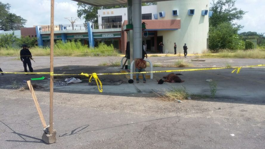 Decapitan y abandonan dos cuerpos en gasolinera