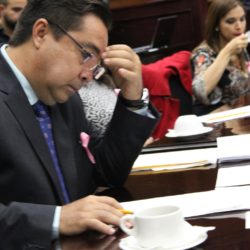 Aprueban reforma anti-cobro en estacionamientos de plazas comerciales