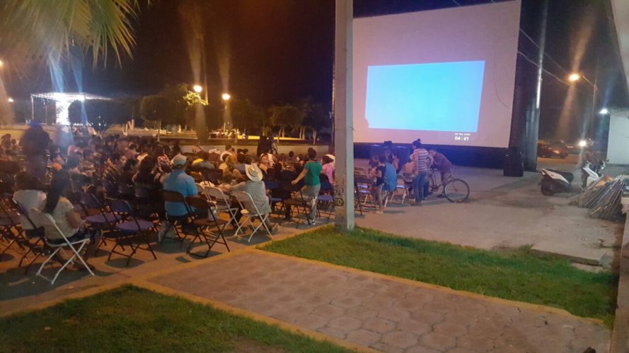 Inicia "Cine bajo las estrellas" en La Ruana