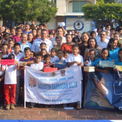 Entrega diputado García Chavira calzado a niños de primaria