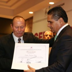 Celebra Silvano Aureoles Día del Notario.