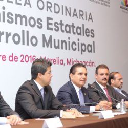 Pugna Silvano Aureoles por el fortalecimiento institucional de los municipios