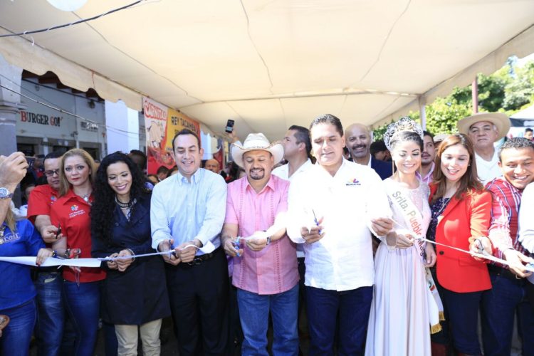 Inaugura Silvano Aureoles cuarta Feria de las Carnitas de Tacámbaro