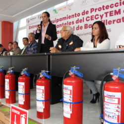 Entrega de equipo para protección civil a planteles del CECyTEM