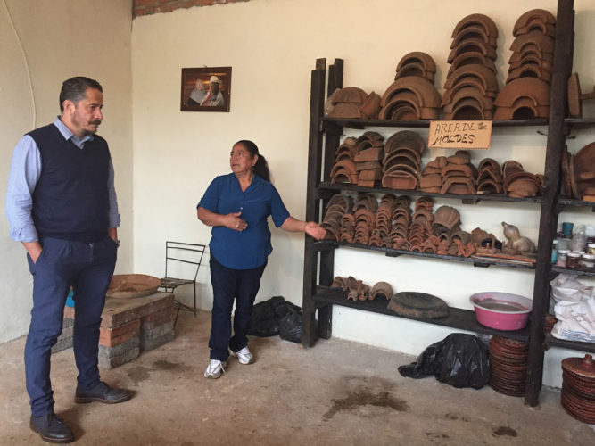 Otorgan apoyos a talleres artesanales en Tzintzuntzan y Pátzcuaro