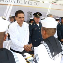 Encabeza Gobernador ceremonia de Día de la Armada en Puerto de Lázaro Cárdenas