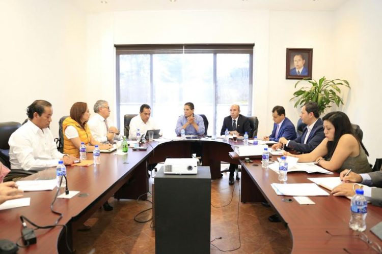 Revisa Gobernador estrategias en seguridad, educación y desarrollo social para el estado