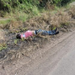 Tiran cuerpos de hombre y mujer cerca del panteón apatzinguense