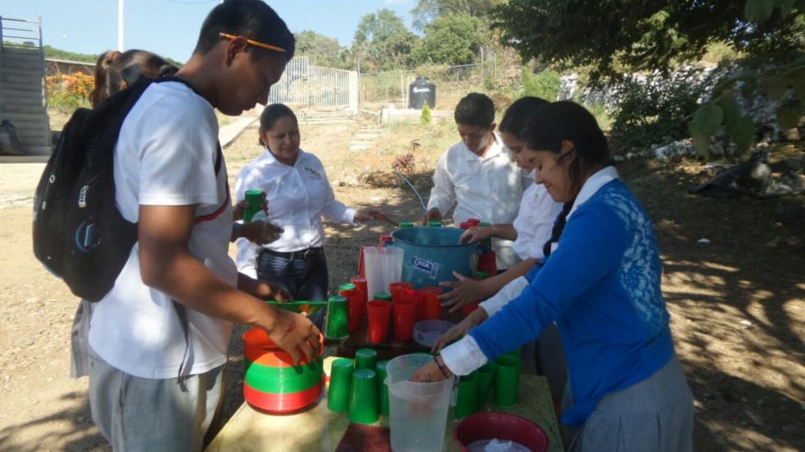 Comedor juvenil multifuncional opera en Cecytem Acahuato