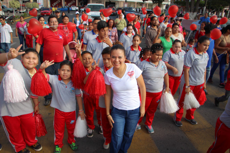 Promocionan DIF y CAM el Telepón 2016, con una marcha
