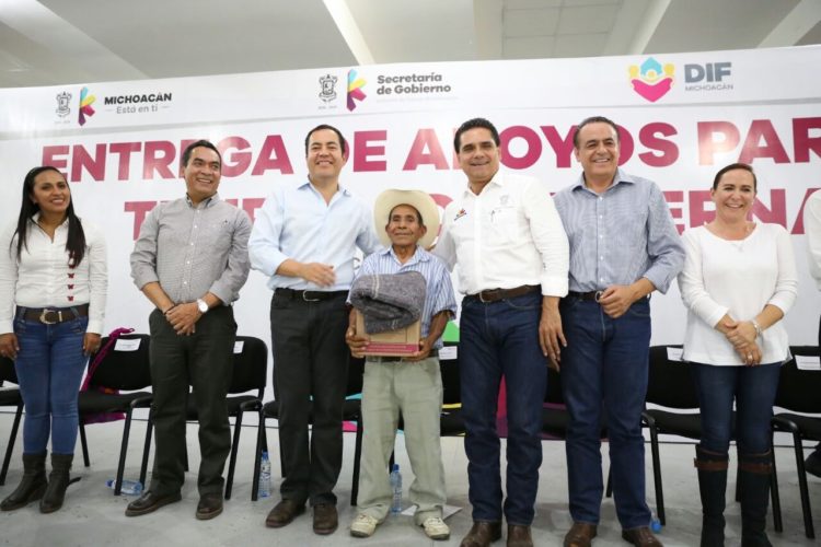 Entrega SAC apoyos para temporada invernal en Oriente michoacano