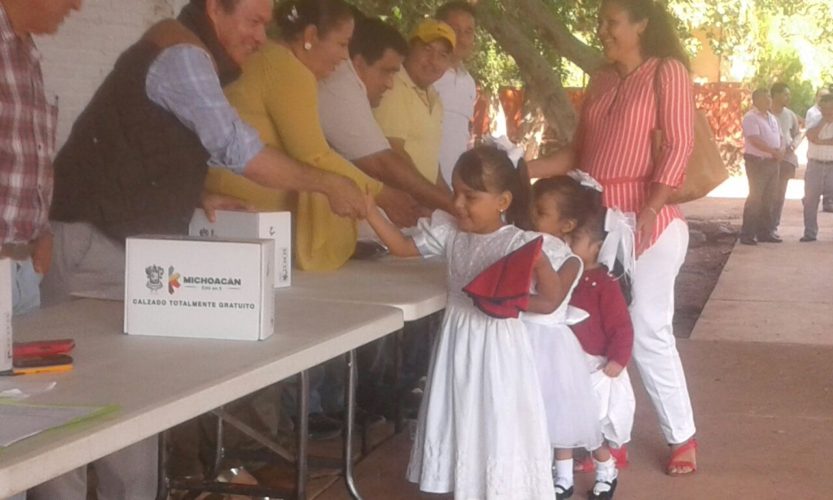 Otorga SEE calzado y útiles escolares a miles de alumnos del nivel básico