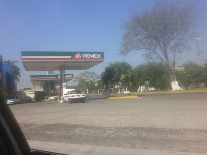 Normalizan abasto gasolineras; hay amenazas de más bloqueos