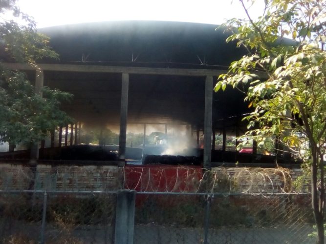 Se incendia bodega de plásticos