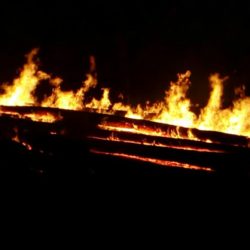 Se quema reseeva de postes de la CFE en Antúnez