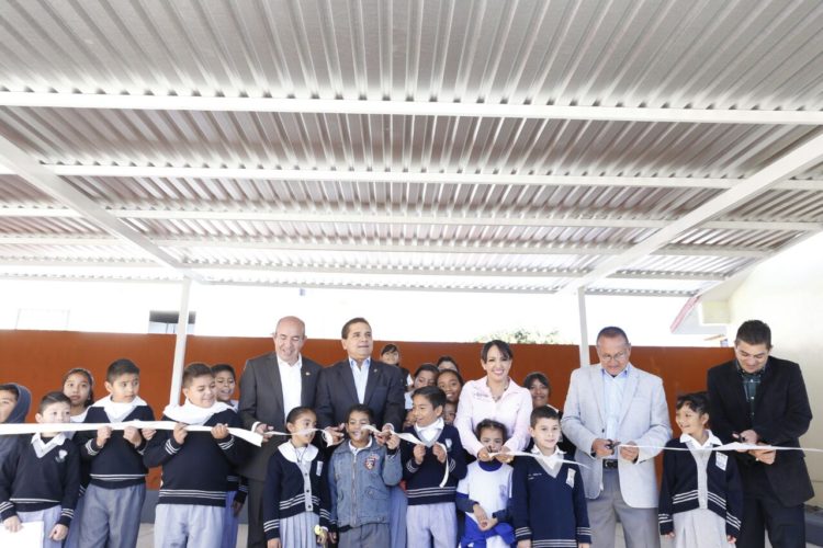 Cumple Gobernador con entrega de obras a Primaria "Sentimientos de la Nación"
