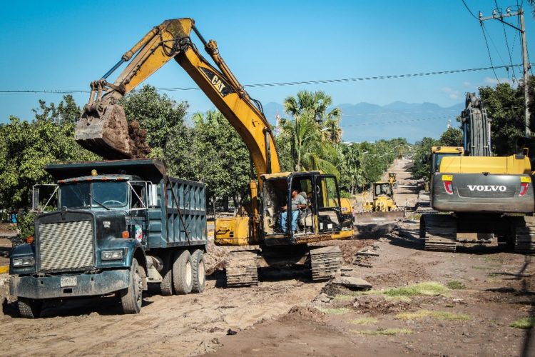 Contratadas con empresas michoacanas, el 95% de las obras en 2016: SCOP