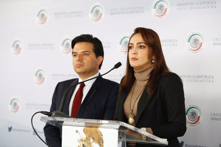 Suma AMLO respaldo de 11 senadores