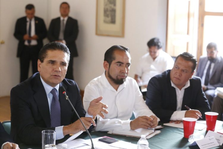 Atiende Gobernador a Consejo Supremo Indígena de Michoacán