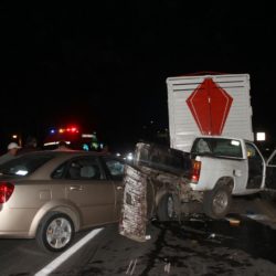 Le amputan pierna a mecánico en una "carambola" vehicular