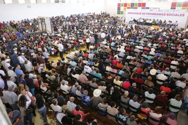 Arranca Silvano Aureoles programas sociales por casi 600 mdp para las y los michoacanos
