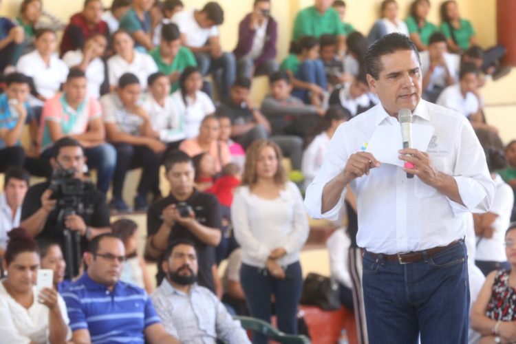 Con voluntad y compromiso, atendemos las necesidades de la gente: Silvano Aureoles