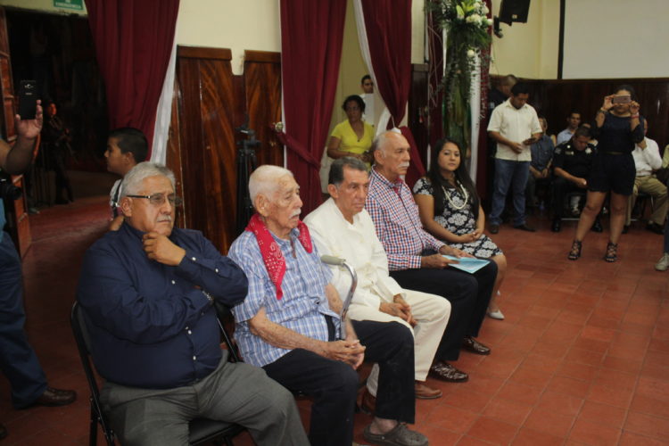 Fueron condecorados Hijo predilecto, Ciudadanos distinguidos y Mérito Juvenil de Apatzingán