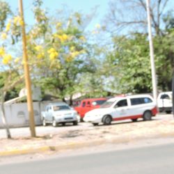 Microbús arrolla a ciclista