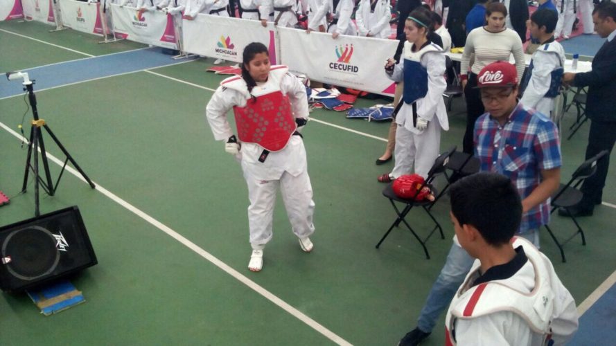 Taekwondo apatzinguense avanza a la olimpiada nacional