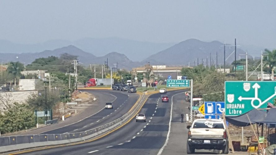 Grupo intenta bloquear la glorieta de Cuatro Caminos