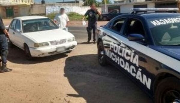 Policía Michoacán asegura armas; hay tres detenidos