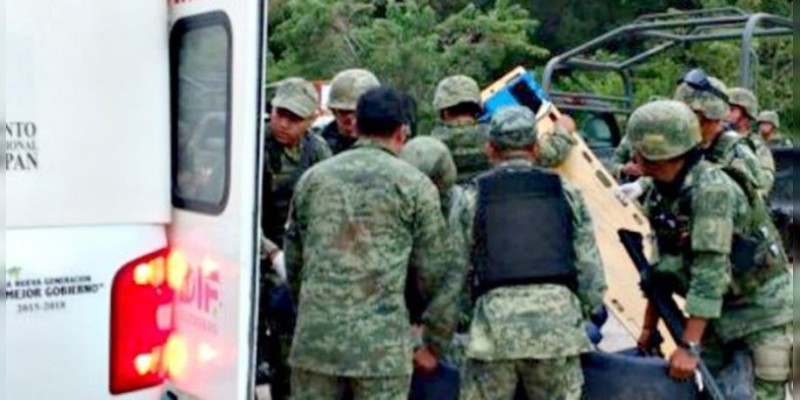 Camión militar cae a barranco en Coalcomán; 8 elementos heridos