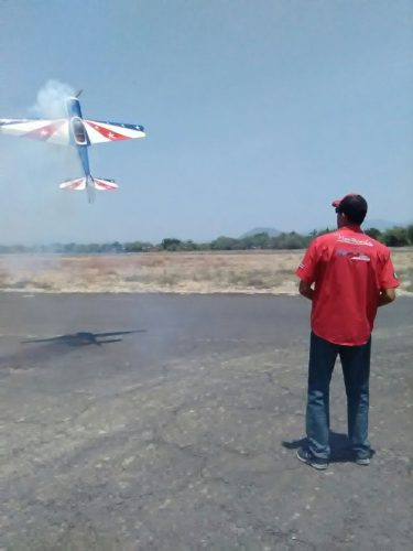 Festival aéreo para festejar a los niños del Valle de Apatzingán