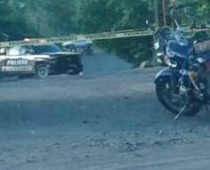 Localizan cadáver junto a un taxi